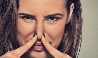 очень неприятный запах после месячных